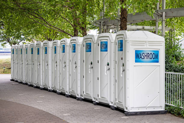 Best Construction site porta potty rental  in Iola, KS