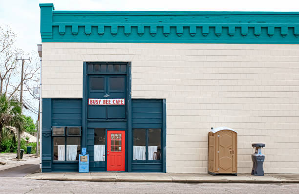 Best Affordable portable toilet rental  in Iola, KS