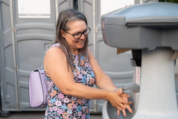 Best Porta potty rental near me  in Iola, KS